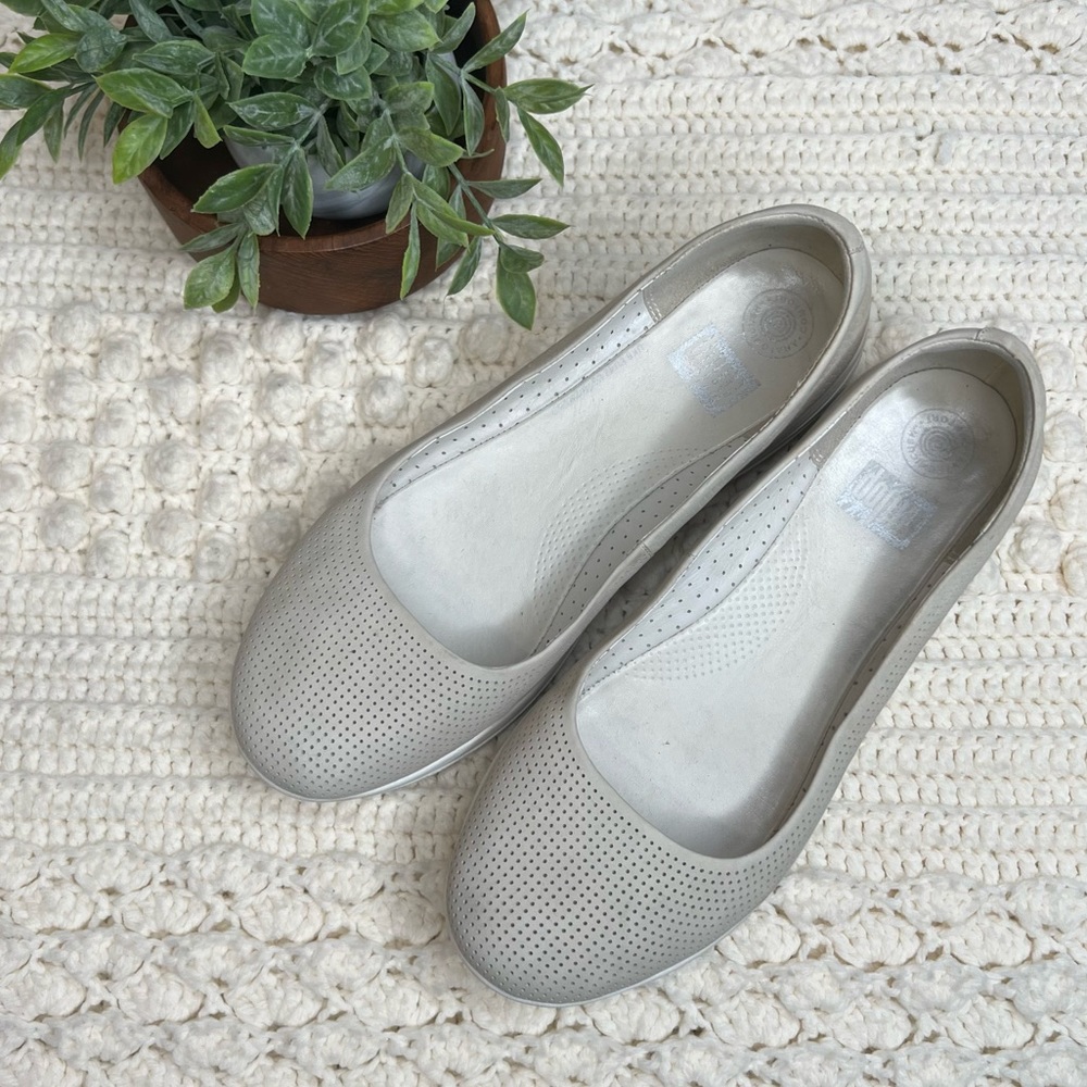 FITFLOP Women’s Urban White F Sporty Perforated Nubuck Ballerina Flat 10